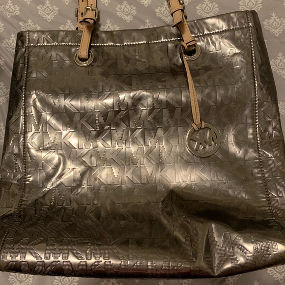 Michael Kors - Picture 1 of 1